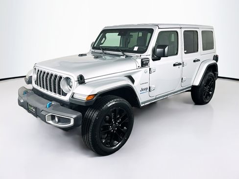 Used 2024 Jeep Wrangler Unlimited Sahara AWD/4WD image 3