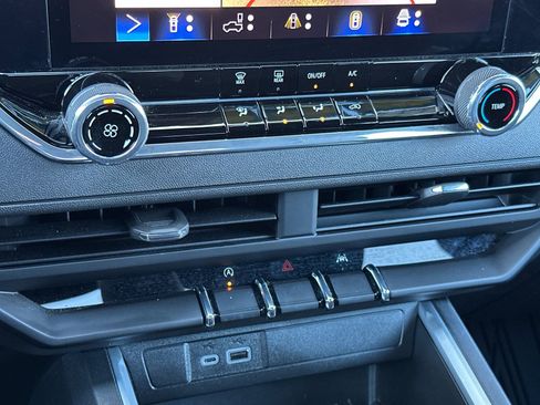 Used 2024 Chevrolet Colorado Trail Boss image 22