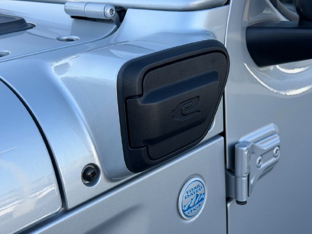 Used 2024 Jeep Wrangler Unlimited Sahara AWD/4WD image 12