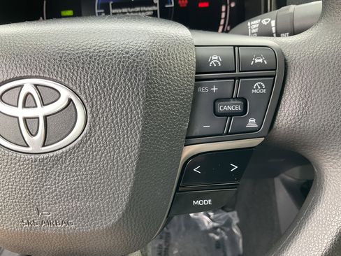 Used 2025 Toyota Camry LE FWD image 33