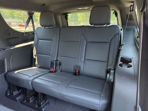 Used 2025 Chevrolet Suburban Z71 AWD/4WD image 28