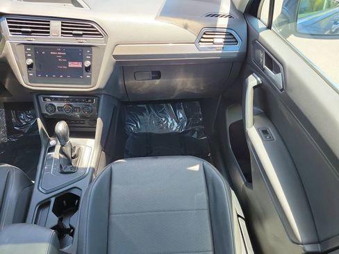 Used 2018 Volkswagen Tiguan SE FWD image 14