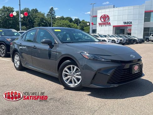 Used 2025 Toyota Camry LE AWD/4WD image 1