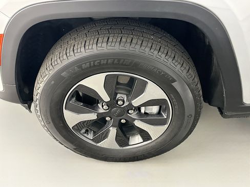 Used 2024 Jeep Grand Cherokee Limited 4xe image 11