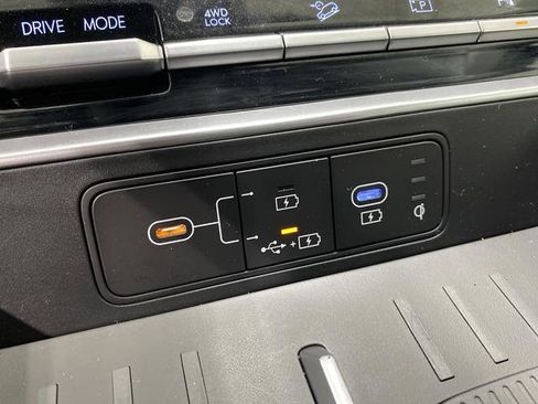 Used 2025 Hyundai Santa Fe SEL image 24