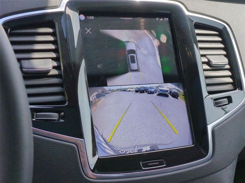 Certified 2025 Volvo XC90 B6 Plus AWD/4WD image 11