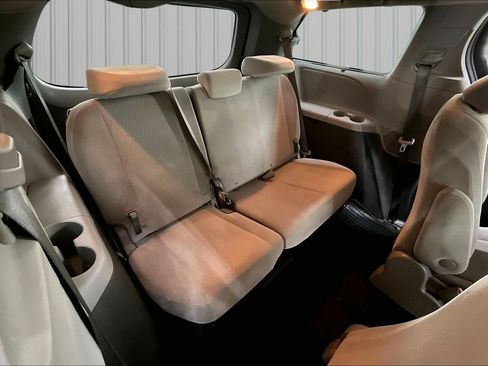 Used 2020 Toyota Sienna LE w/ LE Preferred Package AWD/4WD image 28