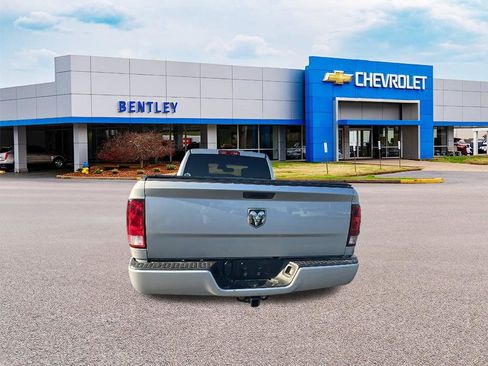 Used 2018 RAM 1500 Express RWD image 5