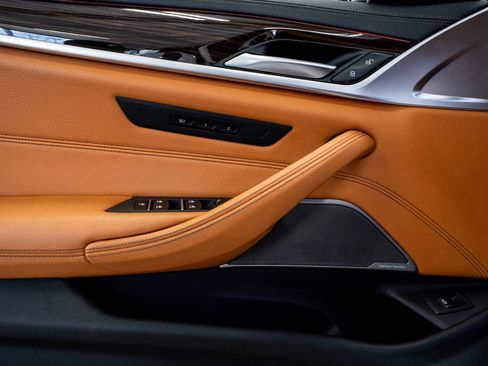 Used 2021 BMW M550i xDrive w/ Premium Package image 34