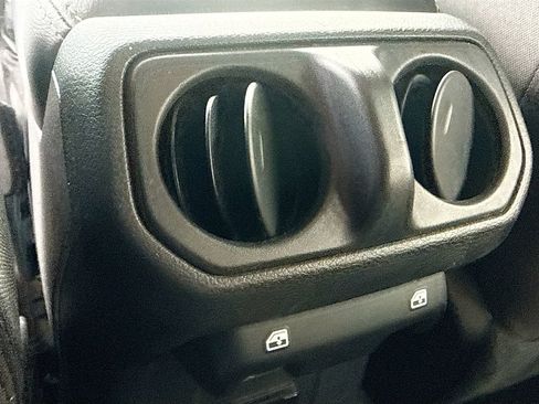 Used 2022 Jeep Wrangler Unlimited Sahara w/ Cold Weather Group AWD/4WD image 26