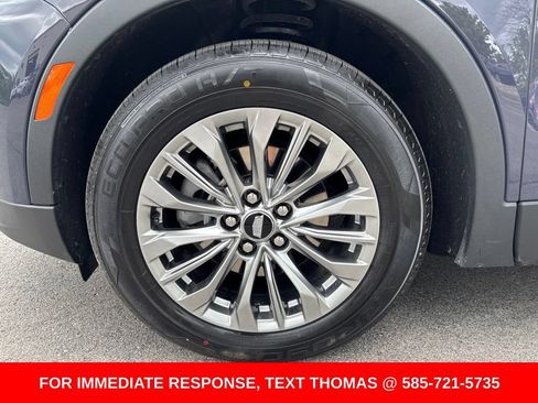 Used 2024 Cadillac XT4 Premium Luxury AWD/4WD image 11