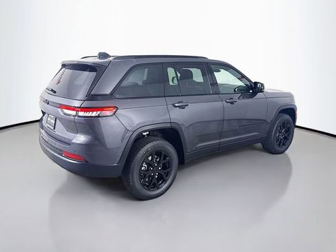 New 2025 Jeep Grand Cherokee Laredo image 7