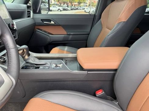 Used 2026 Lexus GX 550 w/ Cold Area Package AWD/4WD image 24