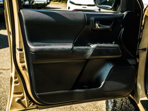 Used 2019 Toyota Tacoma TRD Off-Road AWD/4WD image 22