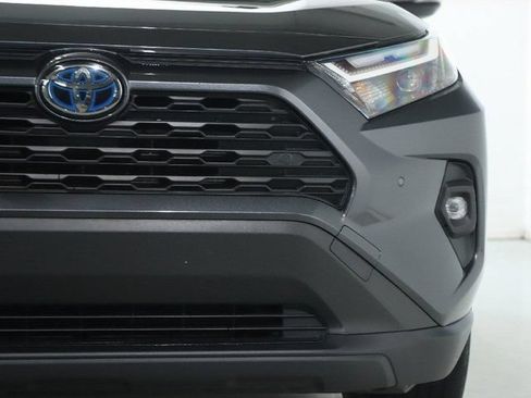 Used 2023 Toyota RAV4 XLE Premium AWD/4WD image 9