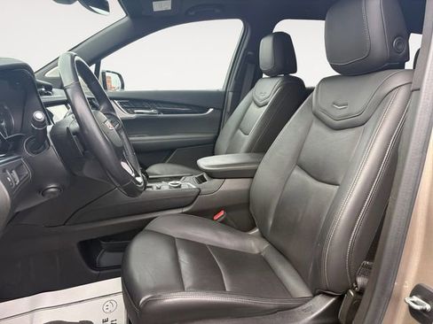 Certified 2023 Cadillac XT6 Premium Luxury image 9