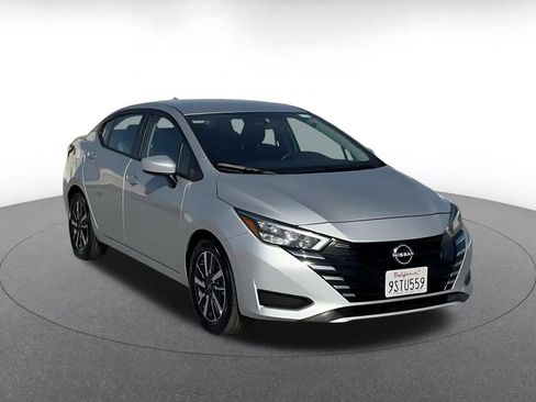 Used 2025 Nissan Versa SV FWD image 3