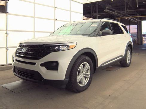 Used 2023 Ford Explorer XLT image 1