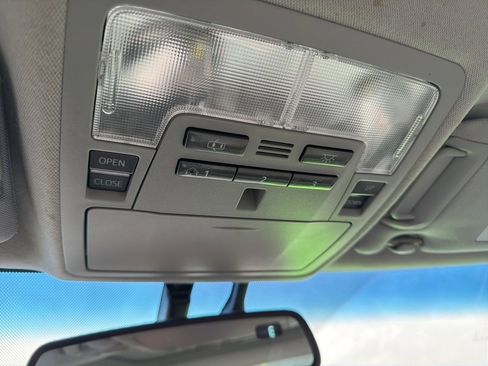 Used 2012 Toyota Camry XLE w/ Leather Pkg image 27