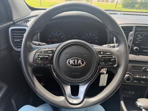 Used 2017 Kia Sportage LX FWD image 2