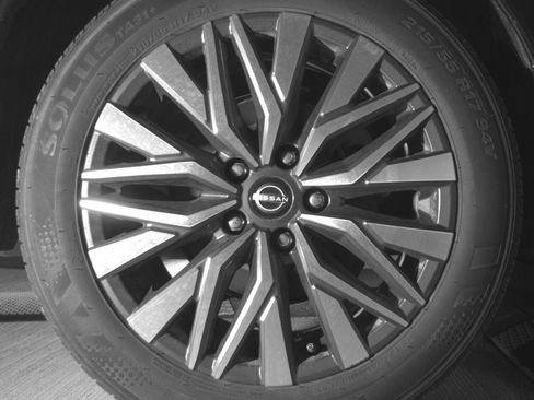 Used 2025 Nissan Altima 2.5 SV FWD image 18