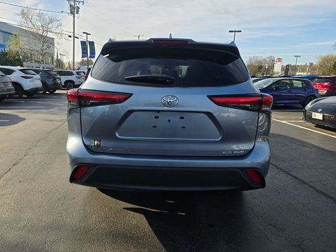 Used 2023 Toyota Highlander XLE AWD/4WD image 5