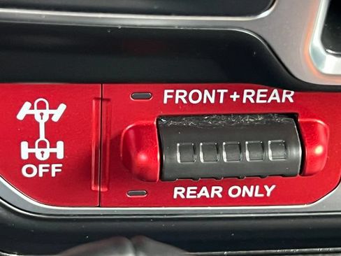 Used 2025 Jeep Wrangler Unlimited Rubicon AWD/4WD image 33