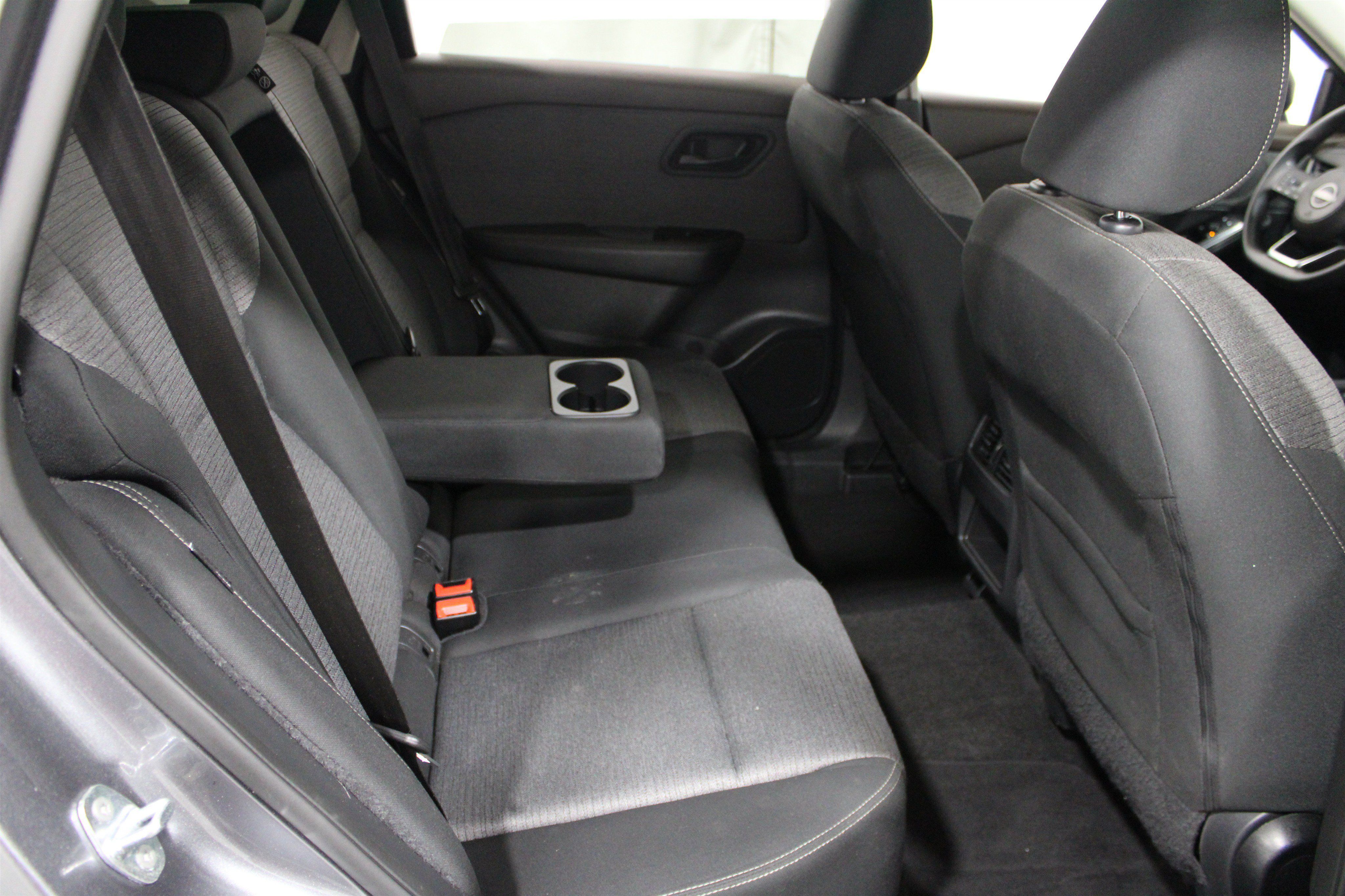 Used 2022 Nissan Rogue S AWD/4WD image 18