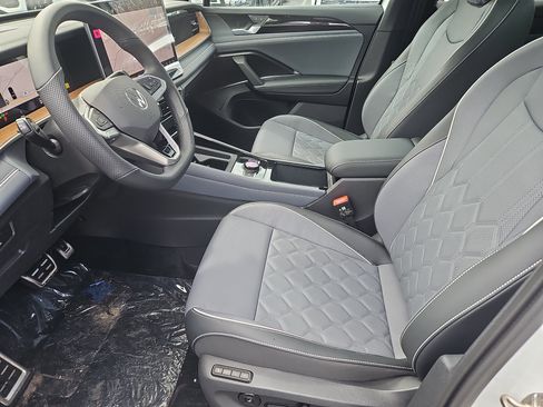 New 2026 Volkswagen Tiguan SEL R-Line image 21