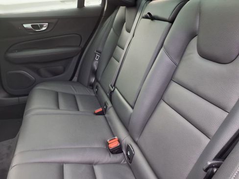 Used 2025 Volvo V60 B5 Cross Country Plus image 7