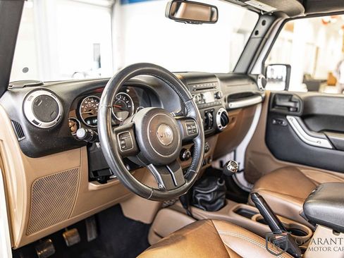 Used 2015 Jeep Wrangler Unlimited Sahara image 18