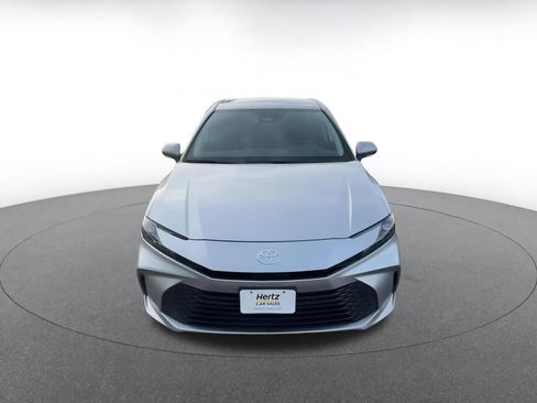 Used 2025 Toyota Camry LE image 3