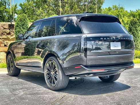 Used 2026 Land Rover Range Rover SE AWD/4WD image 3