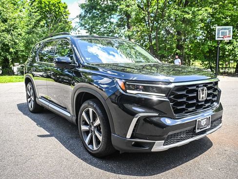 Used 2024 Honda Pilot Touring image 6