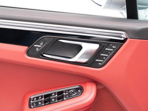 Certified 2026 Porsche Macan AWD/4WD image 22