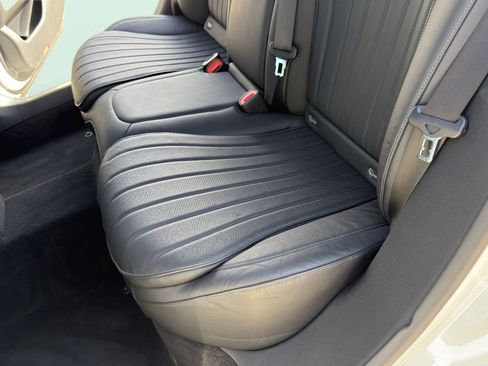 Used 2022 Mercedes-Benz S 500 4MATIC w/ AMG Line Package image 21