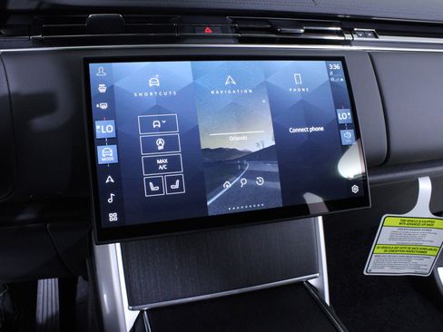 New 2025 Land Rover Range Rover SE image 19