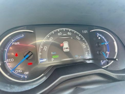 Used 2025 Toyota RAV4 LE AWD/4WD image 9