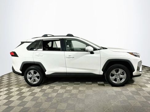Used 2022 Toyota RAV4 XLE w/ Convenience Package FWD image 2