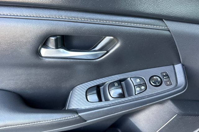 Certified 2024 Nissan Sentra SV FWD image 11
