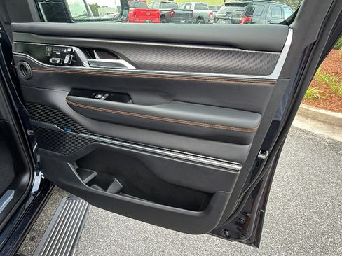 Used 2025 Jeep Grand Wagoneer Series III w/ Rear Seat Video Group 1 AWD/4WD image 19