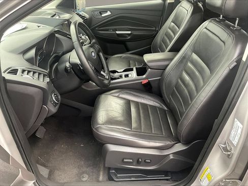 Used 2017 Ford Escape Titanium w/ Equipment Group 301A AWD/4WD image 17