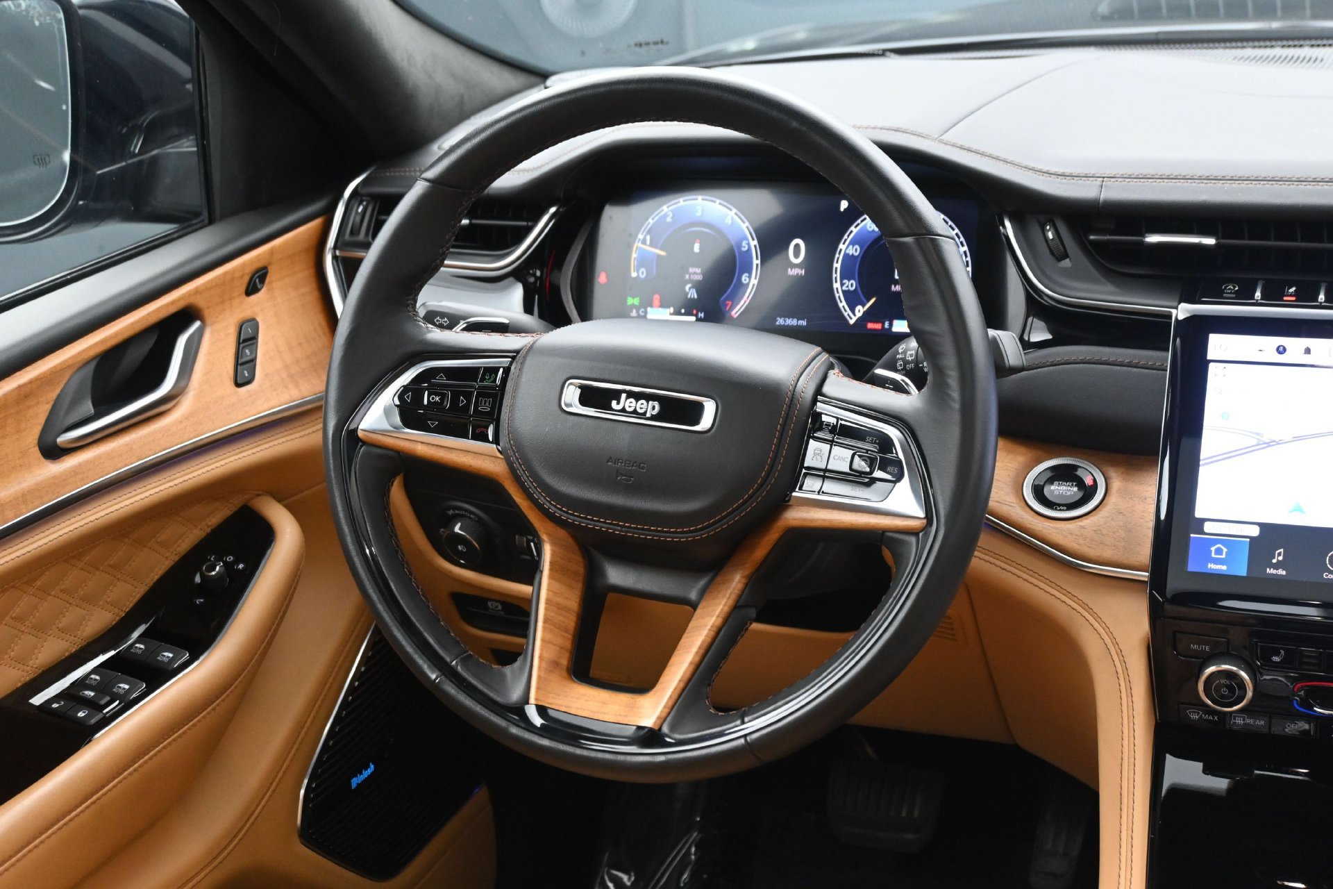 Used 2024 Jeep Grand Cherokee Summit AWD/4WD image 16