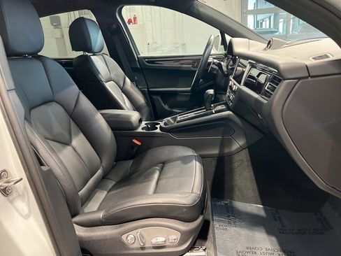 Used 2025 Porsche Macan Turbo image 37