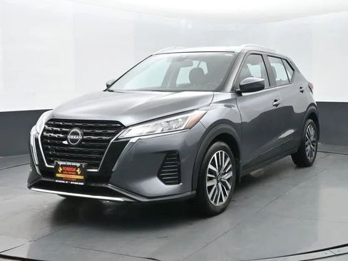 Used 2023 Nissan Kicks SV image 1