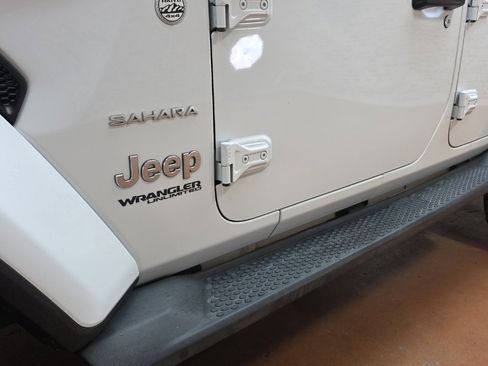 Used 2019 Jeep Wrangler Unlimited Sahara image 7