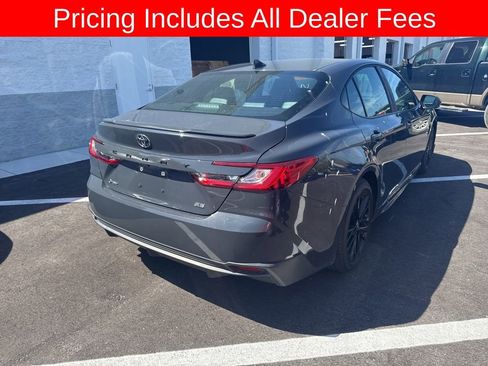 Used 2025 Toyota Camry SE w/ Convenience Package FWD image 4