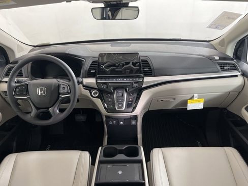 New 2026 Honda Odyssey Touring image 18
