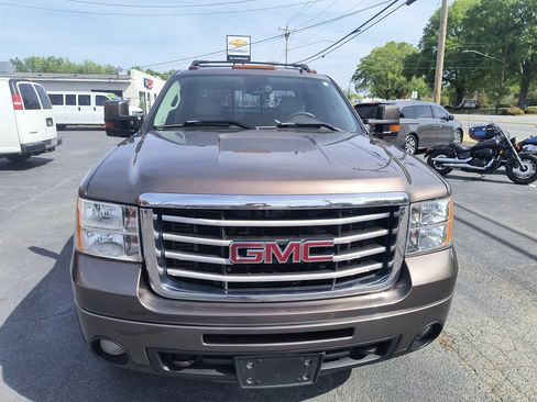 Used 2008 GMC Sierra 2500 SLT w/ Z71 Off-Road Package image 9