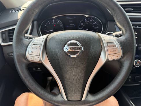 Used 2016 Nissan Rogue SV w/ SV Family Package AWD/4WD image 18